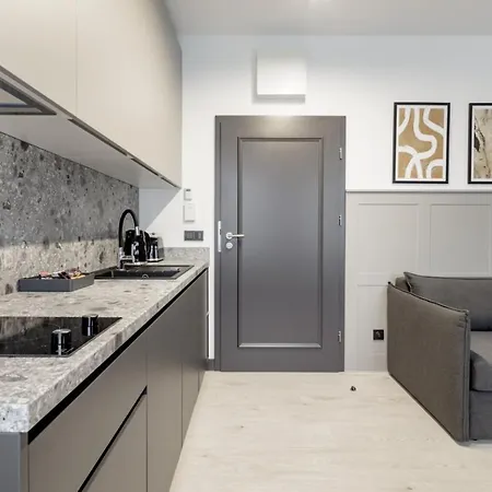 Hotel apartamentowy L11, Limanowskiego Poznań