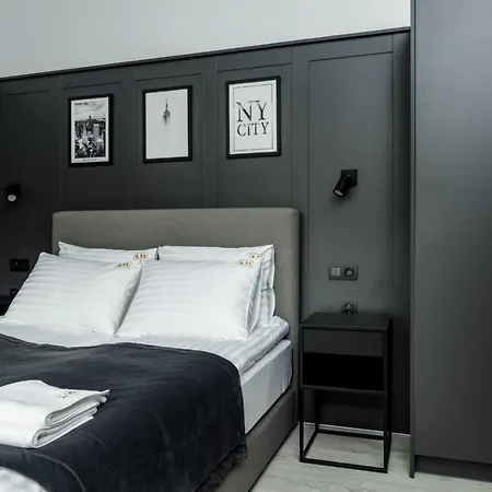 Aparthotel L11, Limanowskiego 3*