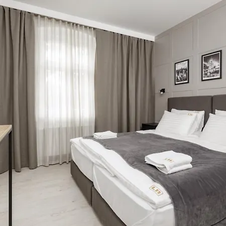 Aparthotel L11, Limanowskiego 3*