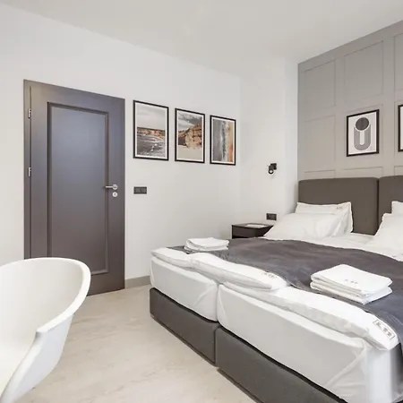 Hotel apartamentowy L11, Limanowskiego Poznań