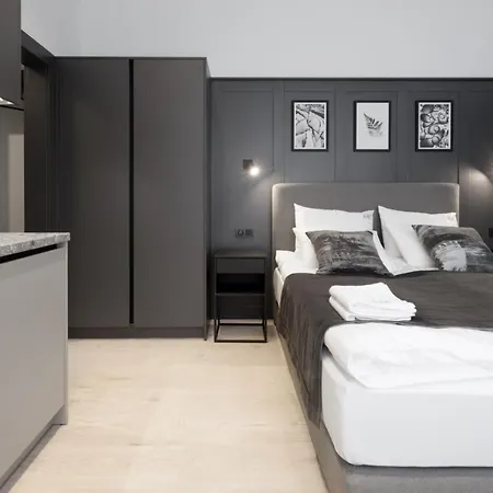 L11, Limanowskiego 3* Poznań