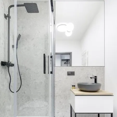 L11, Limanowskiego Hotel apartamentowy