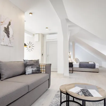 L11, Limanowskiego Hotel apartamentowy