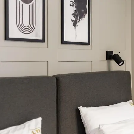 Aparthotel L11, Limanowskiego 3*