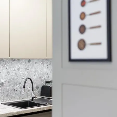 L11, Limanowskiego 4* Poznań