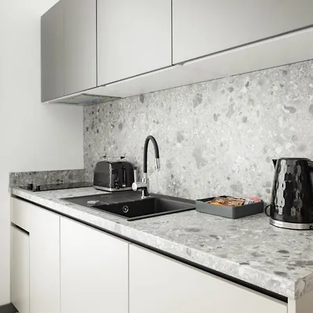 L11, Limanowskiego Aparthotel 3*