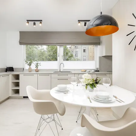 L11, Limanowskiego Poznań