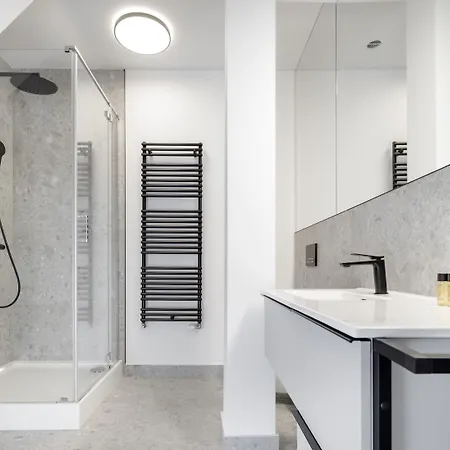 Hotel apartamentowy L11, Limanowskiego 4*