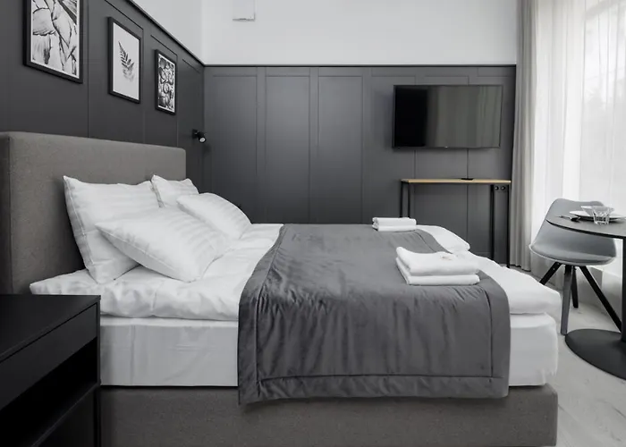 L11, Limanowskiego 4*