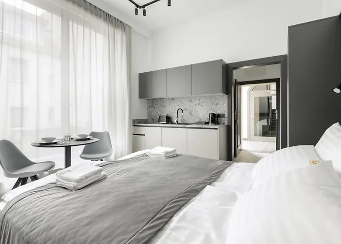 Hotel apartamentowy L11, Limanowskiego Poznań