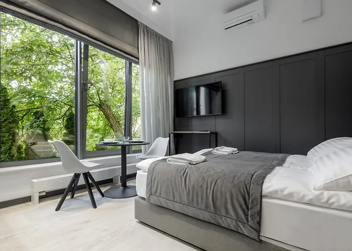 L11, Limanowskiego 4* Poznań