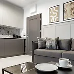 Aparthotel L11, Limanowskiego 4*