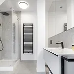 Aparthotel L11, Limanowskiego 4*