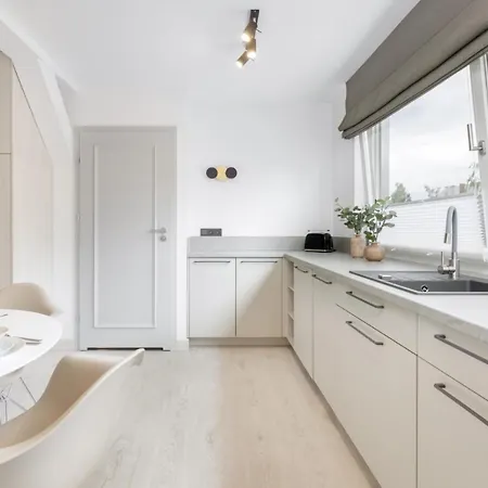 L11, Limanowskiego 4* Poznań