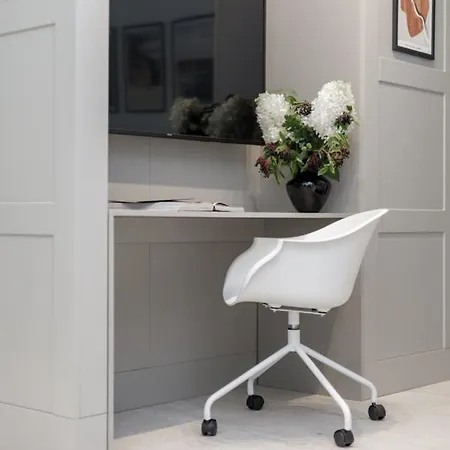 L11, Limanowskiego 4*