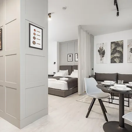 L11, Limanowskiego Апарт-готель 4*