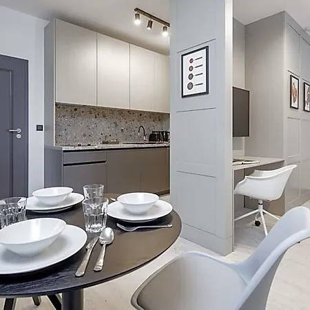 L11, Limanowskiego Aparthotel 4*