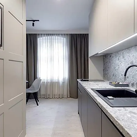 L11, Limanowskiego 4*