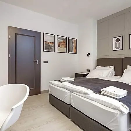 L11, Limanowskiego 4* Poznan