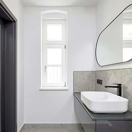 L11, Limanowskiego Апарт-готель 4*