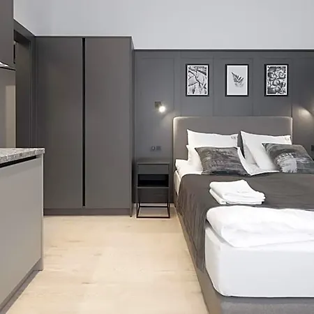 L11, Limanowskiego 4*