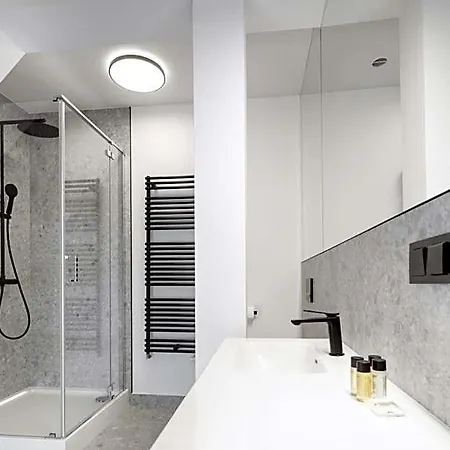 L11, Limanowskiego Aparthotel 4*