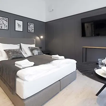 L11, Limanowskiego 4*
