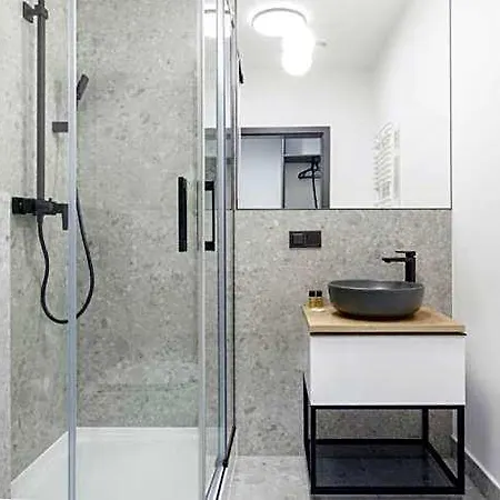 L11, Limanowskiego شقة فندقية 4*