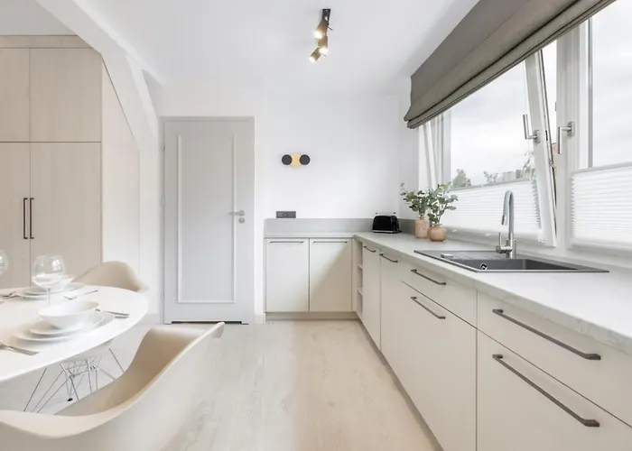 L11, Limanowskiego 4* Познань