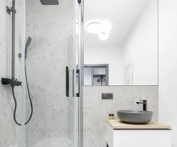 L11, Limanowskiego Апарт-отель